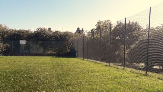 Lublin: Będzie boisko do koszykówki. Zamiast trawy, poliuretanowa nawierzchnia