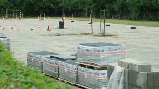 Lublin: Boisko Zespołu Szkół Budowlanych ma rozbłysnąć zimą
