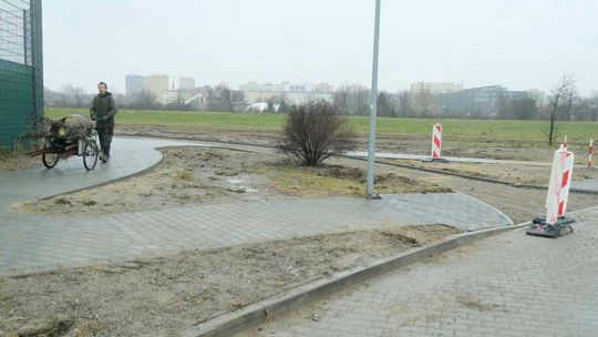 Lublin. Budowa jak u Barei: Chodnik – przerwa – chodnik 