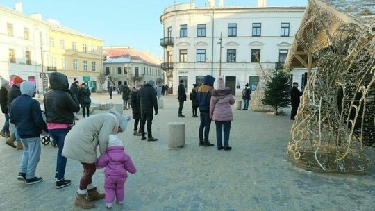 Lublin. Chodniki posypane, to można wybrać się na świąteczny spacer
