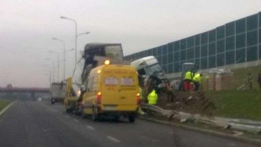 Lublin: Ciężarówka zderzyła się z dostawczakiem