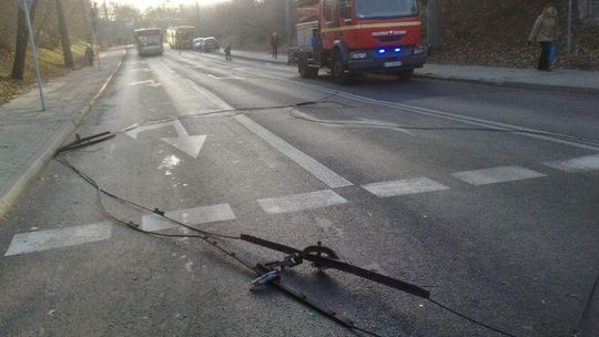 Lublin: Ciężarówka zerwała trakcję, trolejbusy nie dojeżdżają na Mełgiewską
