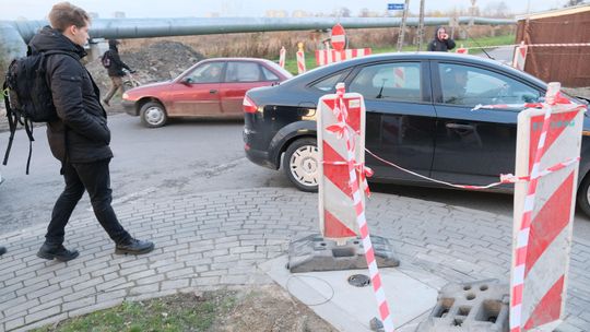 Lublin: Ciężarówki nie powinny wjeżdżać na te wąskie uliczki. Pojawili się policjanci