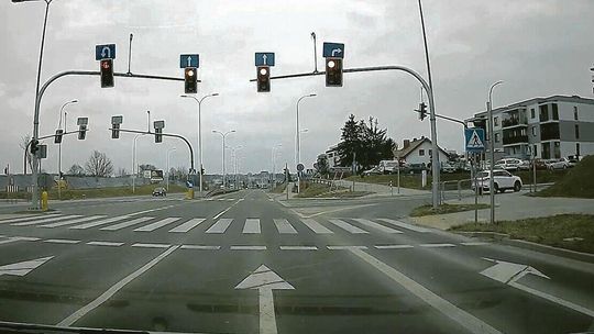 Lublin: Czerwone każe zwolnić, skarżą się na nie kierowcy. "Niepotrzebnie zmusza do zatrzymania"