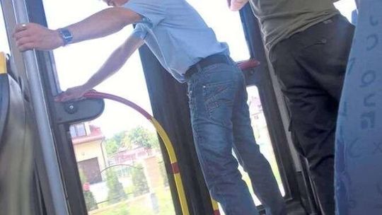 Lublin: Drzwi autobusu miejskiego rozpadły się w trakcie kursu
