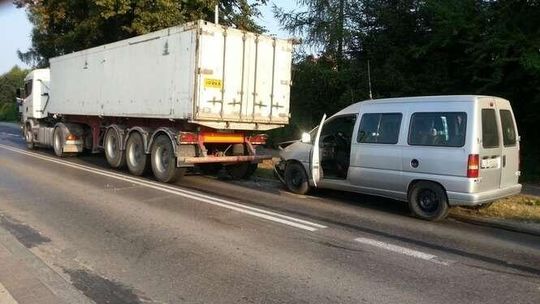 Lublin: Fiat zderzył się z ciężarówką na ul. Nałęczowskiej