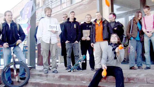 Lublin: Happening \"Żyrafy wychodzą z szafy\" 