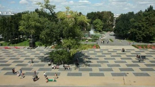 Lublin: Karuzela na pl. Litewskim, siłownia w parku Ludowym