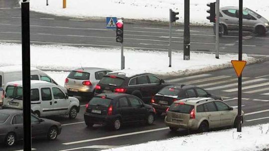 Lublin: Kierowca zasnął w aucie. Zablokował skrzyżowanie