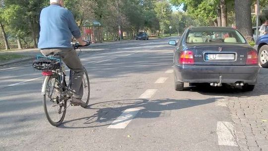Lublin: Kierowcy aut parkują na pasach dla rowerów. Posypały się mandaty
