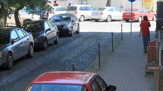 Lublin: Kierowcy parkują gdzie popadnie na ul. Czystej
