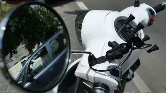 Lublin: Kompletnie pijany prawie wjechał skuterem w ludzi idących chodnikiem