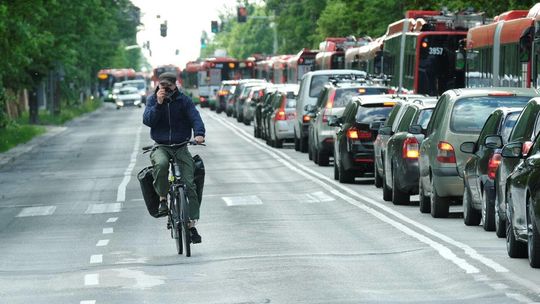 Lublin: Komunikacyjne piekło w Alejach Racławickich. Tworzą się ogromne korki