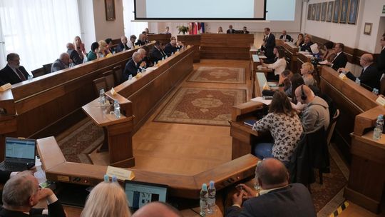 Lublin: Koniec wody w plastikowych butelkach. Radni będą pili kranówkę