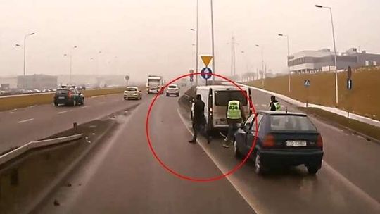 Lublin: Ku przestrodze. Ten pieszy miał dużo szczęścia [wideo]