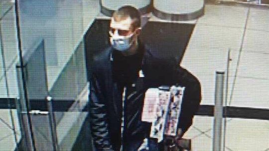 Lublin. Kurtka, bluza, spodnie. Policja szuka sklepowego złodzieja