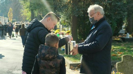Lublin. Kwesta na cmentarzu przy ul. Lipowej. Pilny apel o pomoc w zbiórce