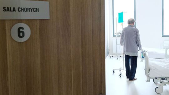 Lublin: Leżał na sali z nieboszczykiem. W szpitalach brakuje specjalnych pomieszczeń