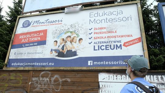 Lublin: Licealiści chodzili do szkoły widmo. Prowadziła kursy dla młodzieży i znowu rekrutuje