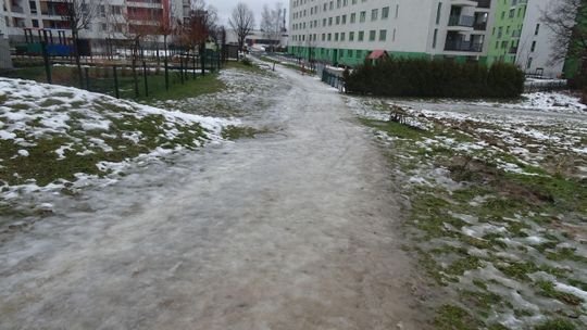 Lublin: Mają dość „tańca” na lodzie. Woleliby mieć tutaj chodnik