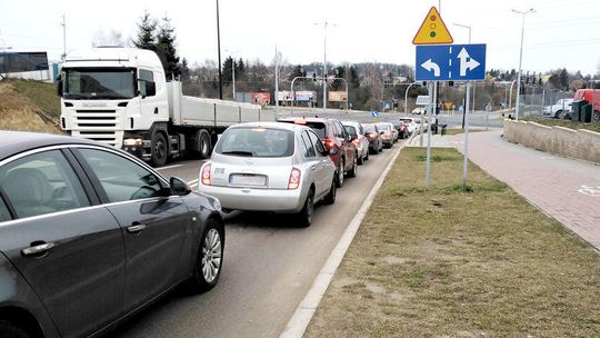 Lublin: Mierzą natężenie ruchu na skrzyżowaniu ul. Jana Pawła II z Jantarową