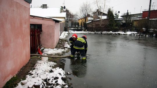 Lublin: Mieszkańcy boją się podtopień domów i z niepokojem patrzą na Bystrzycę
