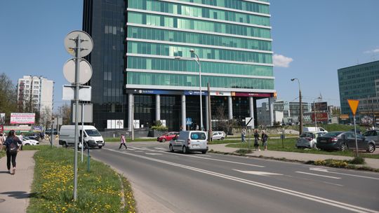 Lublin: Mieszkańcy chcą innej jazdy koło biurowca. Co na to Ratusz?