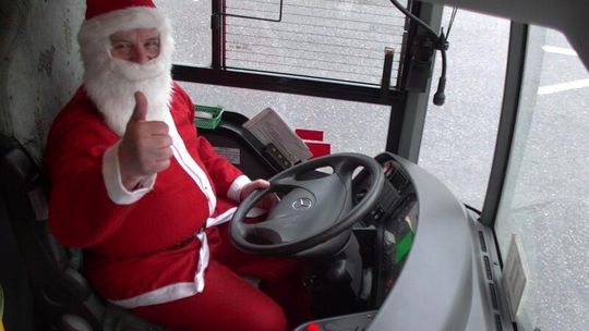 Lublin: Mikołaje kierowali miejskimi autobusami (wideo)