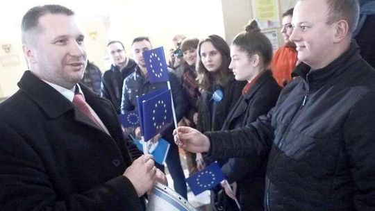 Lublin: Młodzi pytają wojewodę o flagę UE. Jest odpowiedź