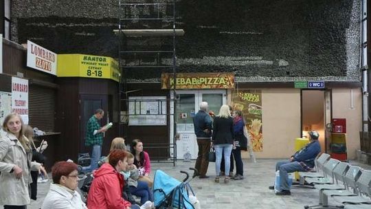 Lublin: Mozaika na dworcu PKS jest już czysta. Po raz pierwszy od około 30 lat (wideo, zdjęcia)