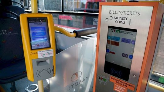Lublin: Na kartę miejską jeszcze poczekamy. Ich właściciele nie odczują podwyżek cen biletów