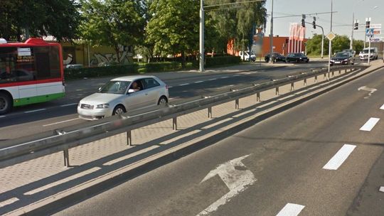 Lublin: Naklejki na barierach energochłonnych nie do ruszenia