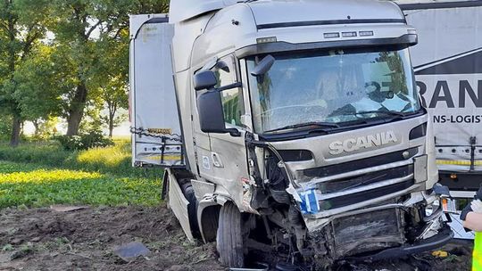 Lublin. Nie żyje kierowca volkswagena. Tir nie zatrzymał się przed znakiem „Stop”