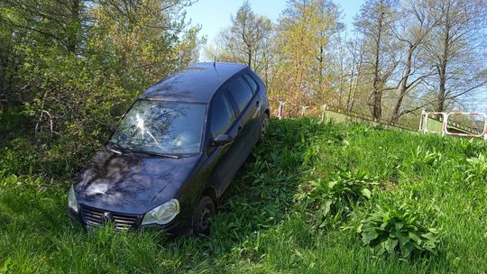 Lublin: Niecodzienne "miejsce parkingowe". Nocna podróż zakończona na skarpie [zdjęcia]