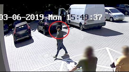 Lublin: Nikt nawet się nie zorientował, że to kradzież samochodu. Nagranie z monitoringu
