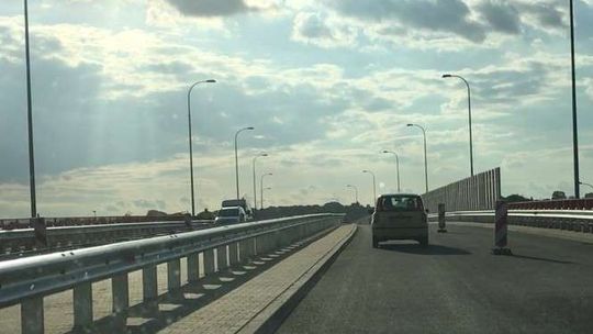 Lublin: Nowe wiadukty w al. Solidarności otwarte. Przejazd po wiadukcie