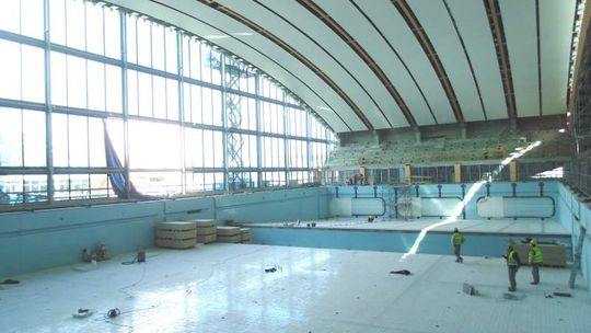 Lublin: Nowy basen stroi się w płytki. Budowa potrwa dłużej (zdjęcia)