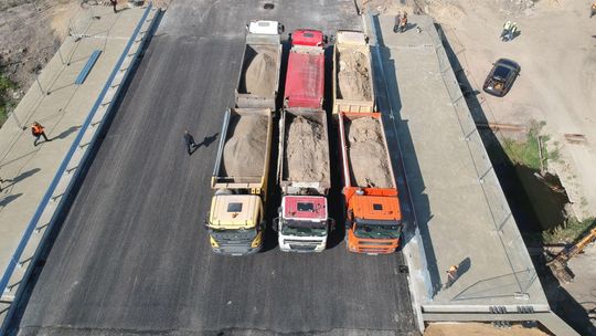 Lublin: Nowy most przeszedł próby obciążeniowe. Wjechały na niego ciężarówki