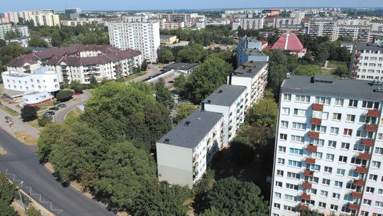 Lublin: Ostre cięcie na osiedlu. LPEC planuje inwestycję i wycinkę drzew