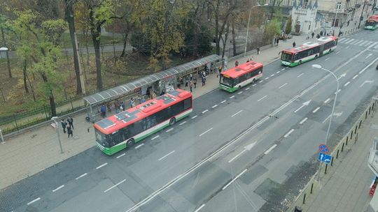 Lublin oszczędza na komunikacji miejskiej. Autobusy i trolejbusy na stałe będą jeździć znacznie rzadziej. Lista cięć