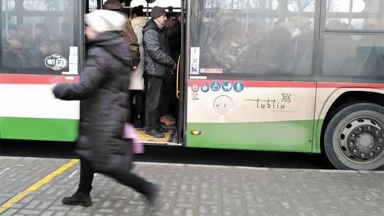 Lublin oszczędza na kursach. Pasażerowie skarżą się na odchudzony rozkład jazdy autobusów i trolejbusów