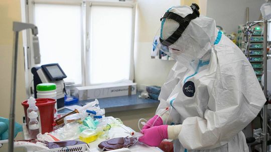 Lublin. Pacjent "świadomie unikał szczepień". Nie żyje