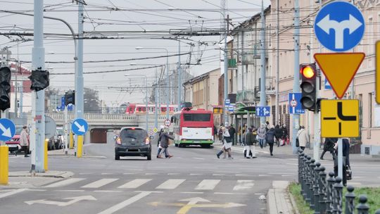 Lublin: Piesi mają zielone, ale muszą uciekać z drogi. Bo kierowcy łamią prawo