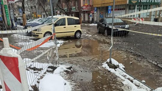 Lublin. Pieszym kazano brodzić w kałuży. Interweniował Ratusz Lublin. Pieszym kazano brodzić w kałuży. Interweniował Ratusz