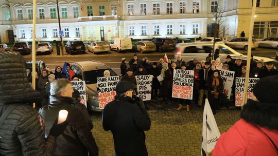 Lublin: Pikieta w obronie wolnych sądów [zdjęcia]