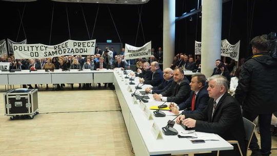 Lublin: PiS bojkotuje sesję sejmiku ws. "obrony samorządności" z Jerzym Stępniem