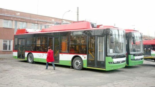 Lublin. Pół miliona strat po pożarze w MPK. Zaczęło się od baterii na dachu trolejbusu