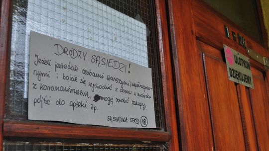 Lublin: Pomagają zrobić zakupy czy wyprowadzić psa. Życzliwość w czasie epidemii