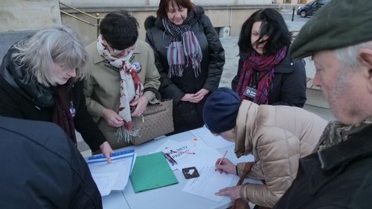Lublin powinien dofinansowywać procedurę in vitro? Zbierają podpisy [wideo]
