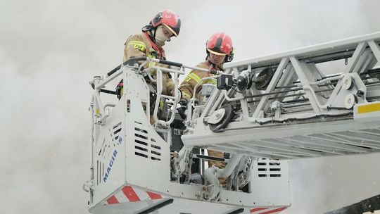 Lublin. Pożar w kamienicy na Starym Mieście. Kłęby dymu odcięły drogę ewakuacji
